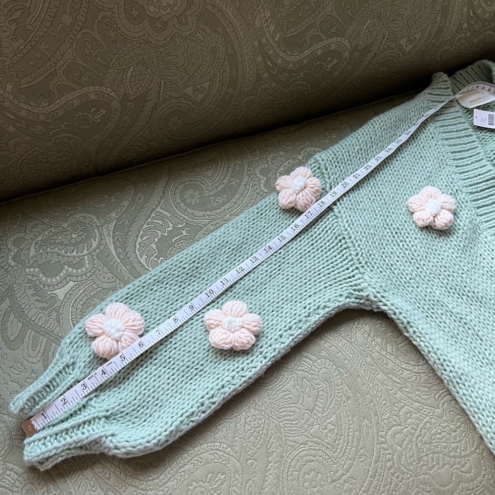 NWT Anthropologie Susannah Chunky 3D Floral Knit Cardigan One Size - Picture 10 of 12